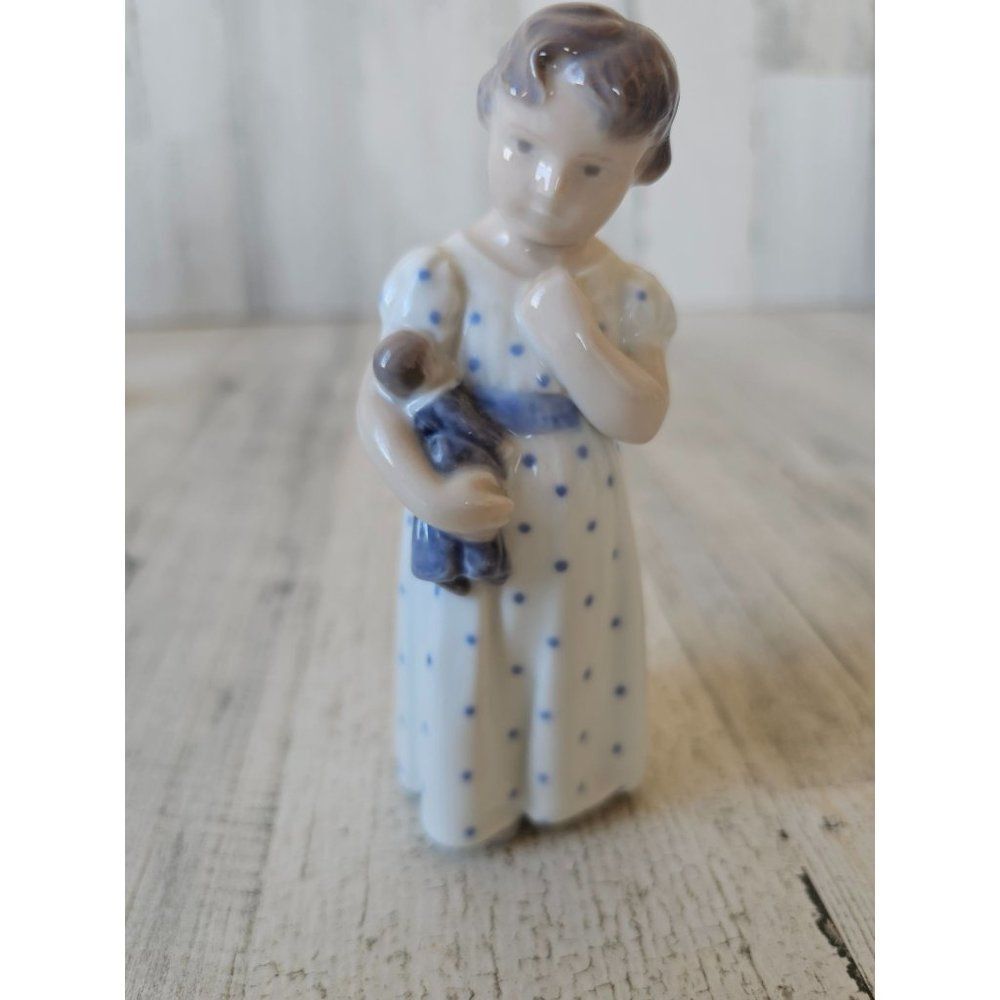 B&g girl doll 3539 pajamas dress figurine statue vintage Bing figurine‎